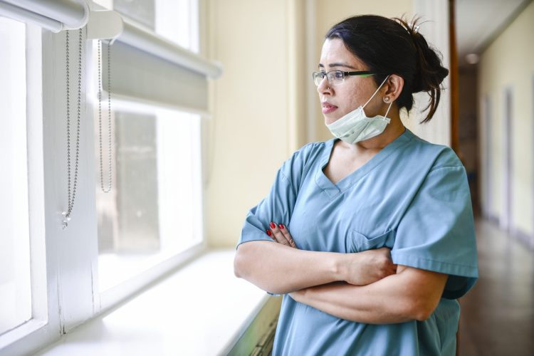 Nurse providing weekend care services to a patient in Dubai, highlighting weekend nursing availability